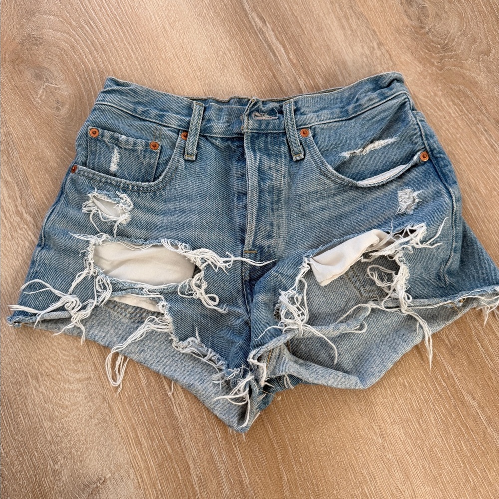 Levi’s | Distressed Denim Women Shorts